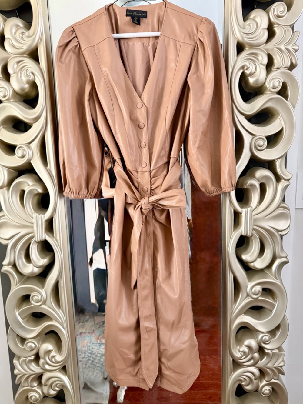 BNWOT House of Harlow 1960 Soft Faux Leather Snap Front Belted Dress Tan Small